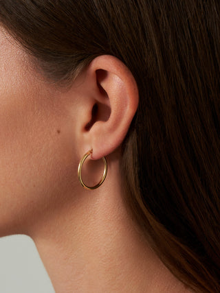 Classic Hoops 14k Yellow Gold FIGLIO Jewellery on Model Ear